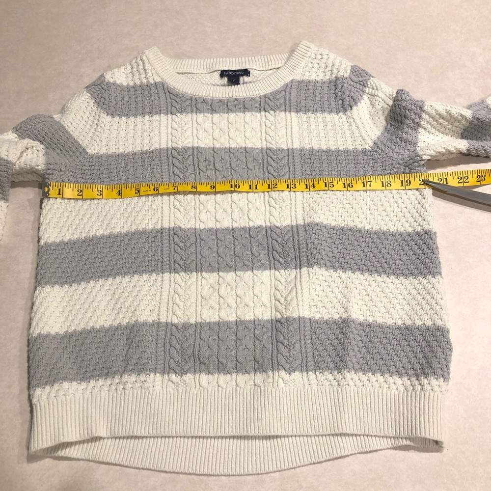 ⭐️ Lands End Gray and White Striped Cable Knit Sweater Size LARGE - Picture 11 of 12